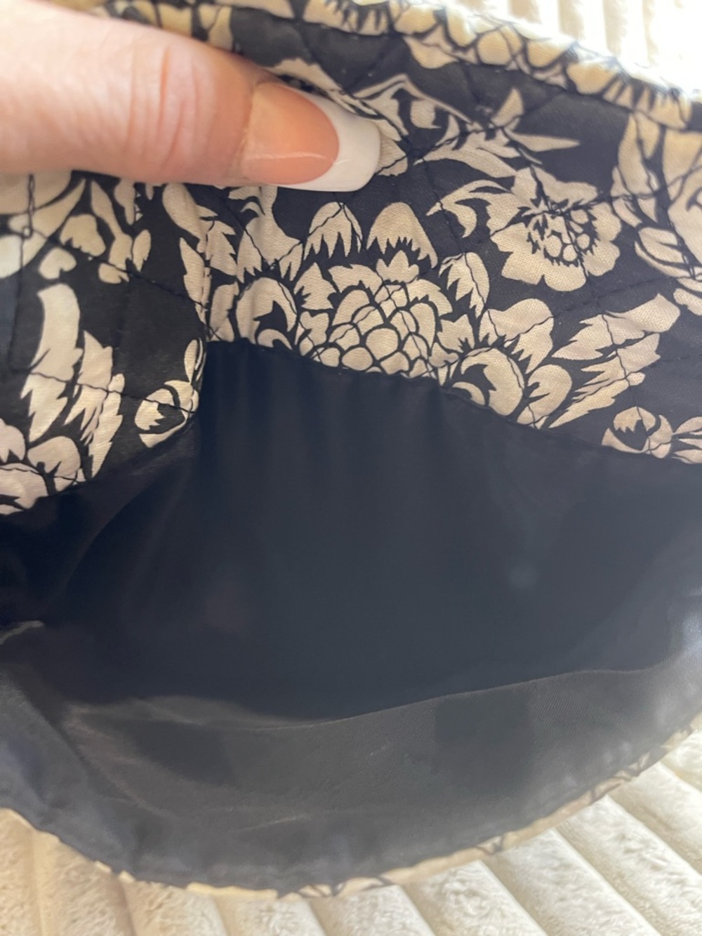 Vera Bradley Black and Cream Floral Quilted Crossbody with Brown Trim - Picture 6 of 7